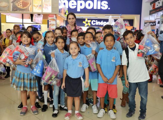DIF LLEVA NIÑOS CINEPOLIS (1)