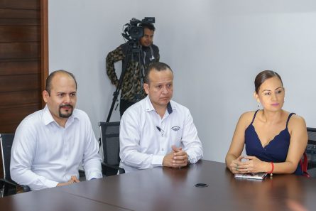 img_1571_49436243261_o