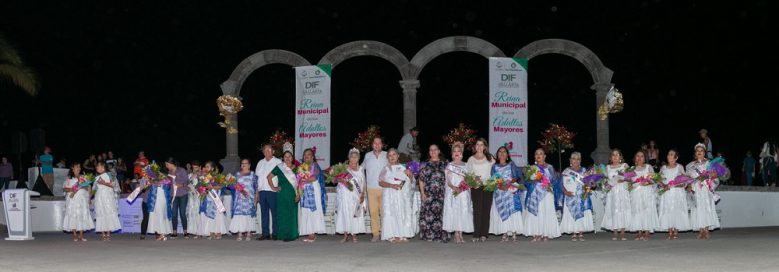 COMUNICADO 1357-DIF-Coronación Reina Adultos Mayores (09)