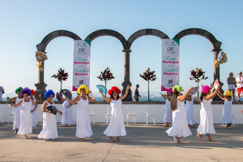 COMUNICADO 1357-DIF-Coronación Reina Adultos Mayores (2)