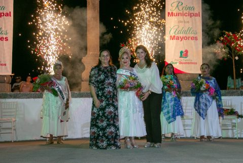 COMUNICADO 1357-DIF-Coronación Reina Adultos Mayores (7)