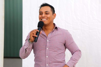 PLATICA EN LOS ZAPATOS DE LA MUJER (3)