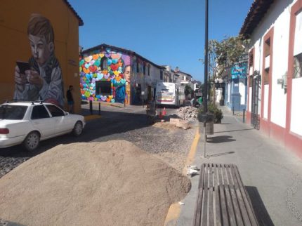 COMUNICADO 1456-Bacheo empedrado calle Morelos-Centro (4)
