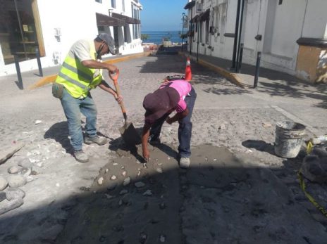 COMUNICADO 1456-Bacheo empedrado calle Morelos-Centro (5)