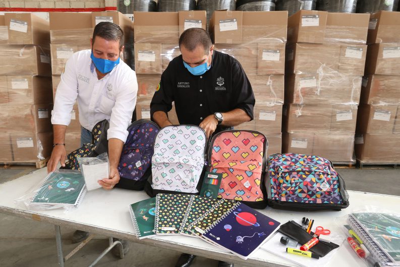 COMUNICADO 1486-Preparativos entrega útiles con mochila (3)