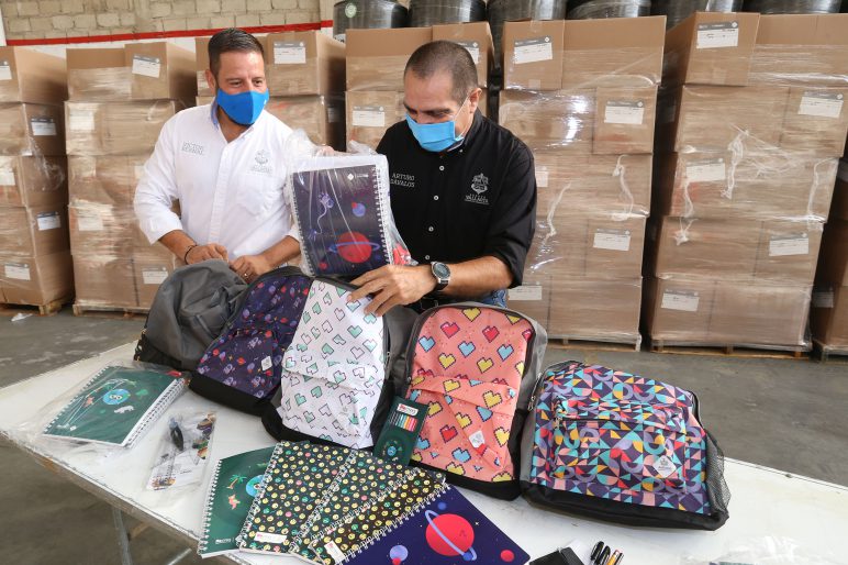 COMUNICADO 1486-Preparativos entrega útiles con mochila (4)