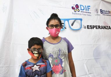 DIF BAHIA ENTREGO LENTES (1)