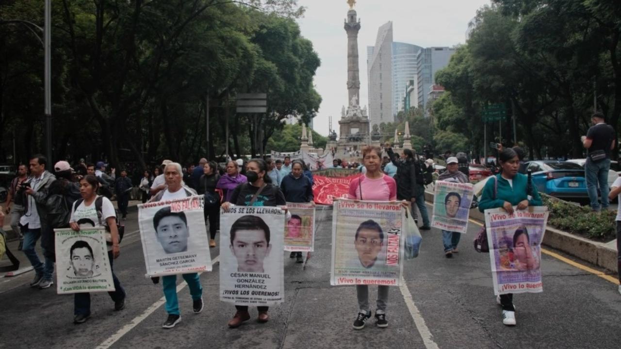Respuesta de padres de los 43 al primer reporte oficial del presidente ...